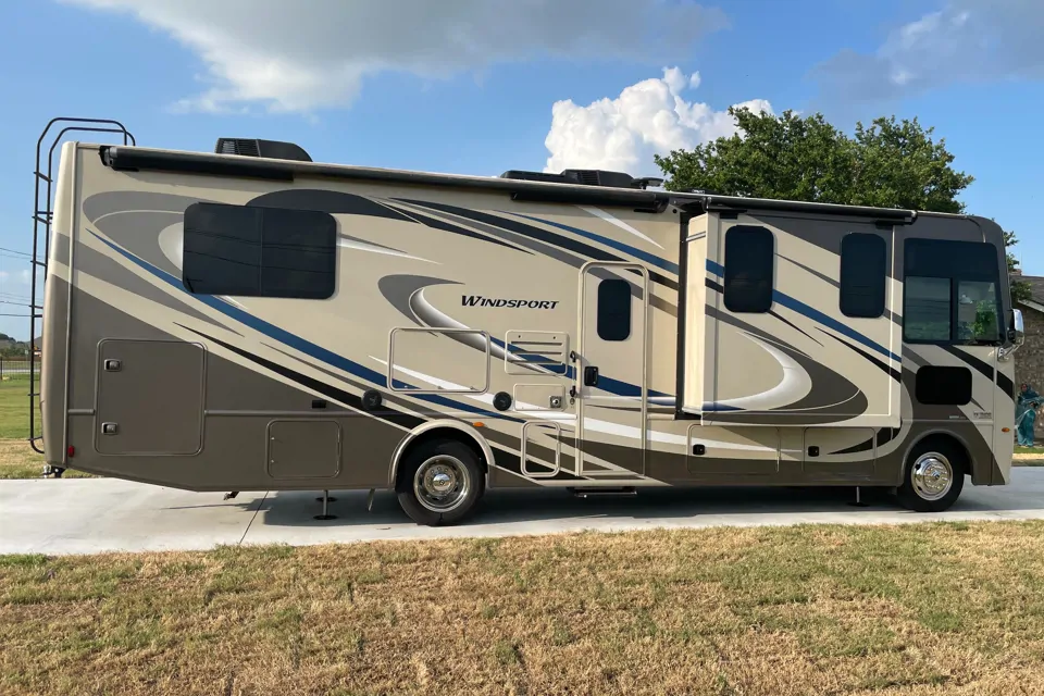 shawn's Thor Motor Coach Windsport Class A à Pflugerville, Texas