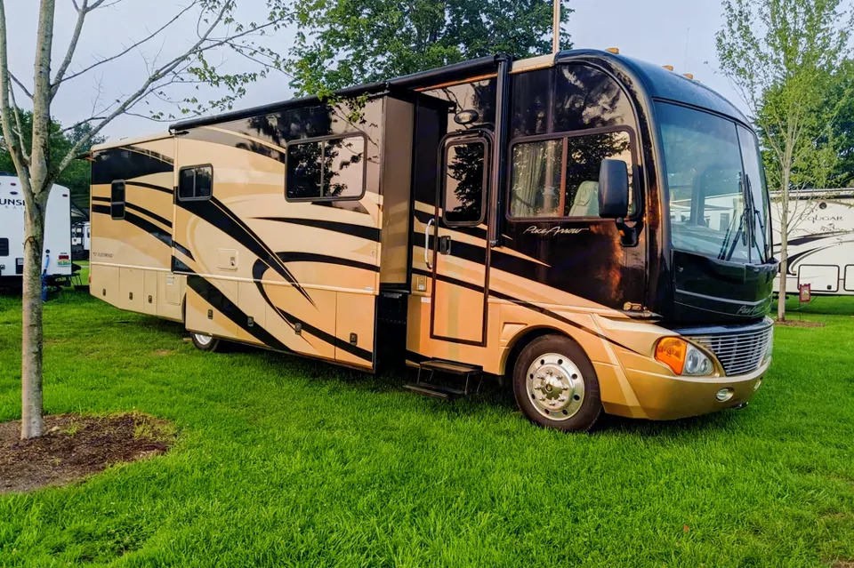 Now this is Glamping! Beautiful 38ft Fleetwood Pace Arrow in Battle-Creek, Michigan