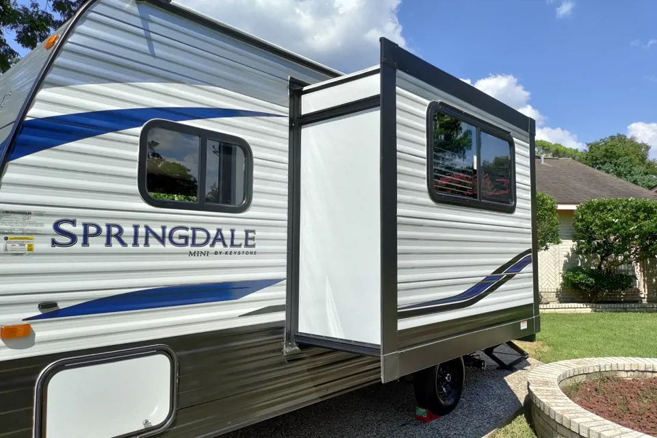 Vaughn's Keystone Springdale Travel Trailer in Houston, Texas