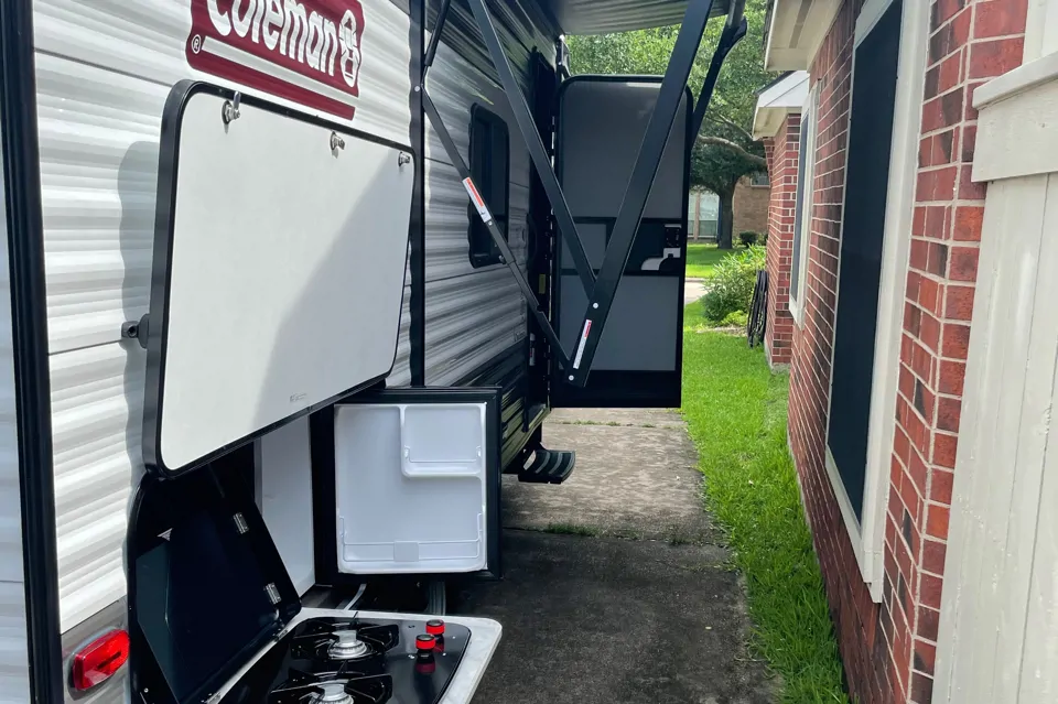 2022 Dutchmen Coleman LT 18