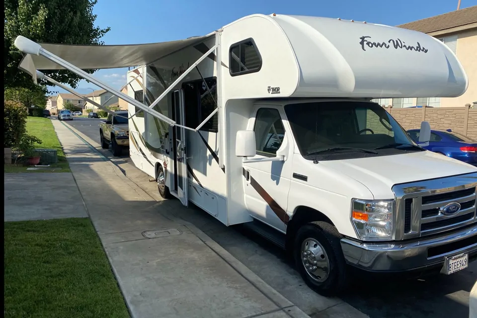 “Your”, Thor Motor Coach E450 Class C in La-Puente, California