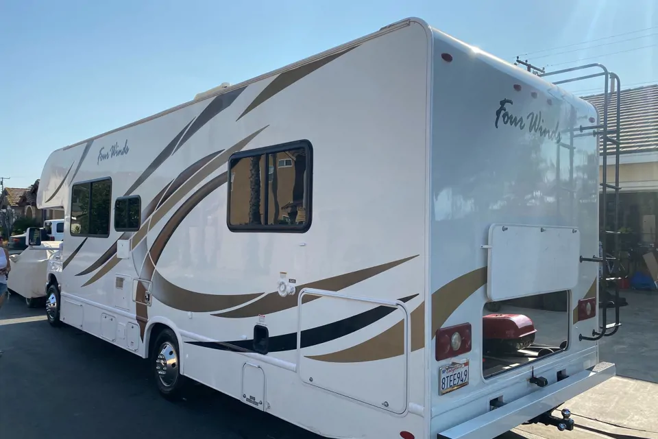 “Your”, Thor Motor Coach E450 Class C in La-Puente, California