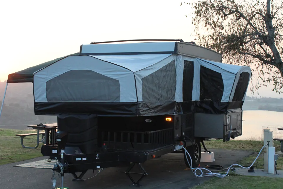 J&M's Forest River Rockwood 232 ESP Tent Trailer à San-Dimas, California