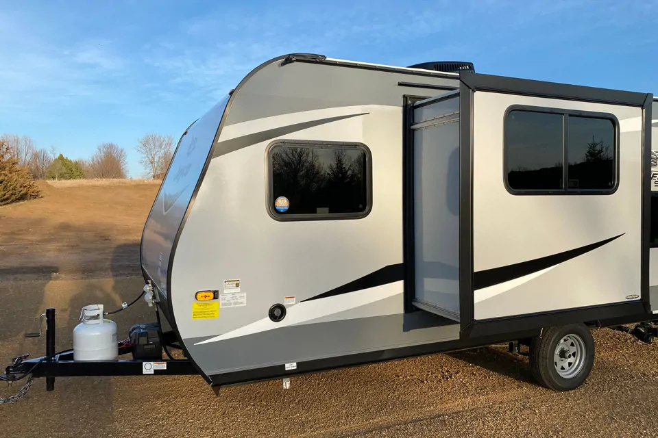 Lucky 2021 Jayco 2021 Jayco Jay Flight SLX 184BH Travel Trailer à Hudson, Wisconsin