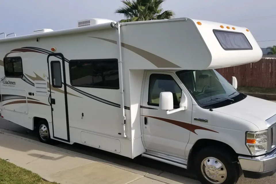 Coachmen Freelander Class C in Simi-Valley, California