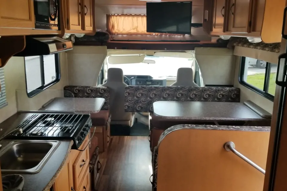 Coachmen Freelander Class C in Simi-Valley, California
