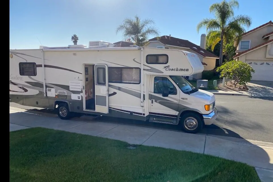 Brian's Coachmen Santara Class C in Vista, California