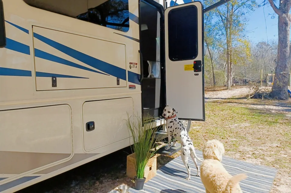 2022 CONVENIENT & EASY TO DRIVE RV!!! Entegra Coach Vision 27A à Tampa, Florida