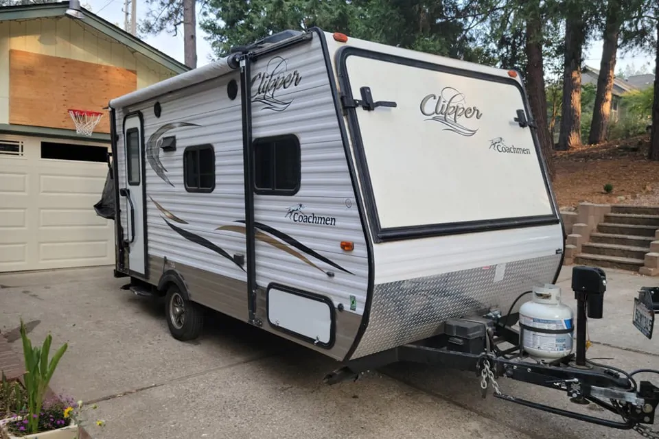 Comfy, Easy to Tow and Ready for Your Adventure in Grass-Valley, California