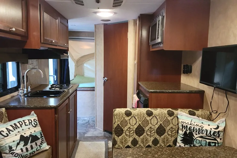 Comfy, Easy to Tow and Ready for Your Adventure in Grass-Valley, California