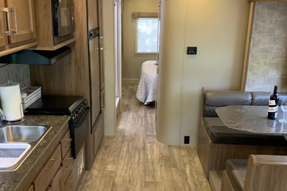 -TED's AND VICKI'S JAYCO ENVOY Class C in Delray-Beach, Florida