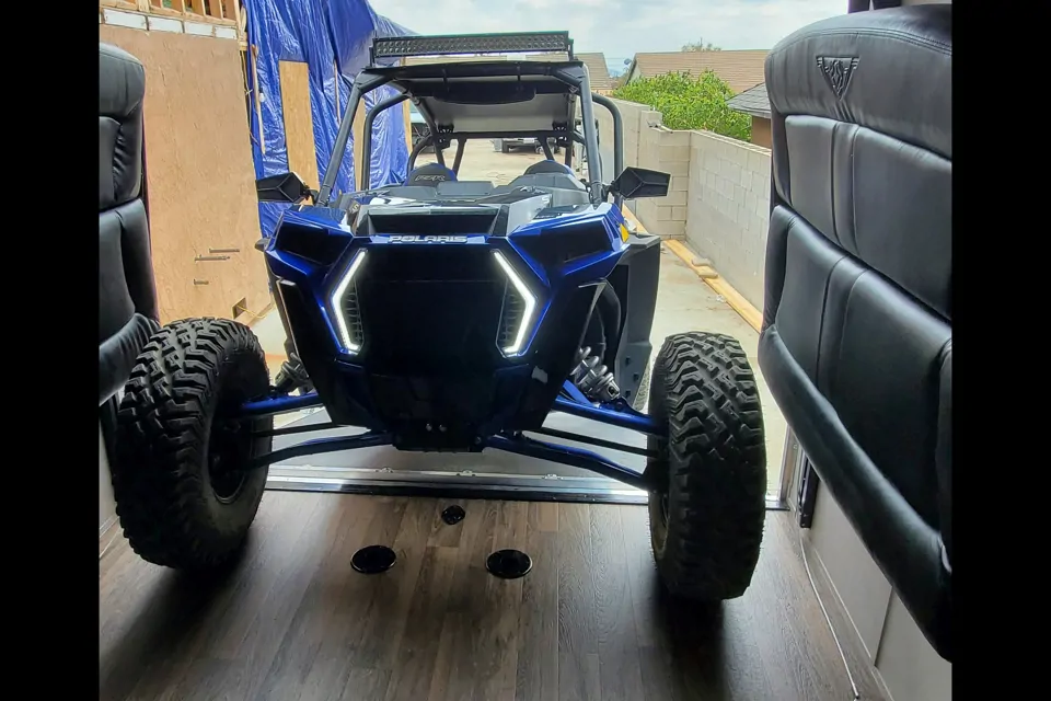Shelley's Eclipse Attitude Pro-lite 27SAG Toy Hauler in Fontana, California