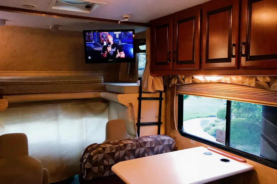 Bird's RV 32' Sunseeker, sleeps 8 à Xenia, Ohio