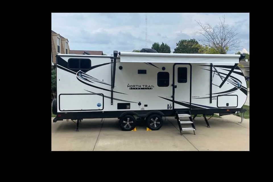 The Sun Chaser 2021 Heartland North Trail 24BHS Travel Trailer in Elk-Grove-Village, Illinois