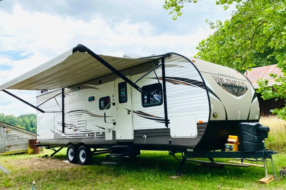 Be a Happy Glamper with Sleep/Play Loft & Outdoor Kitchen in Danville, Virginia