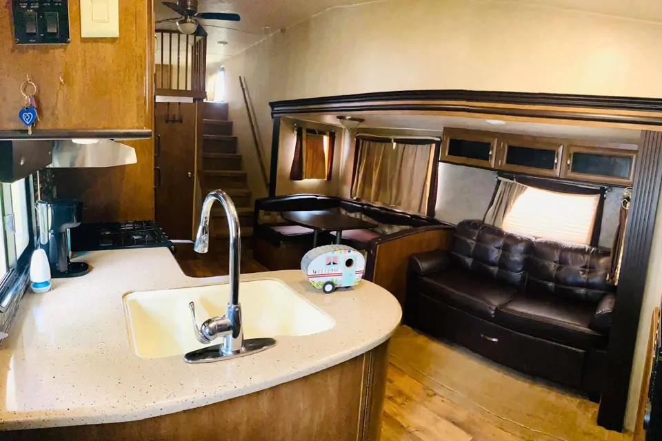 Be a Happy Glamper with Sleep/Play Loft & Outdoor Kitchen in Danville, Virginia