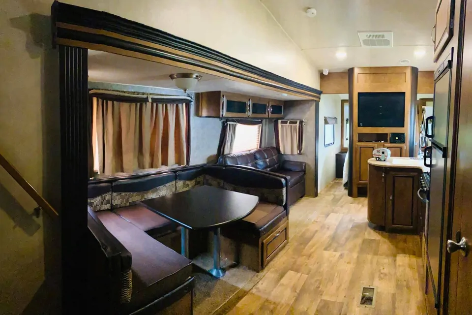 Be a Happy Glamper with Sleep/Play Loft & Outdoor Kitchen in Danville, Virginia
