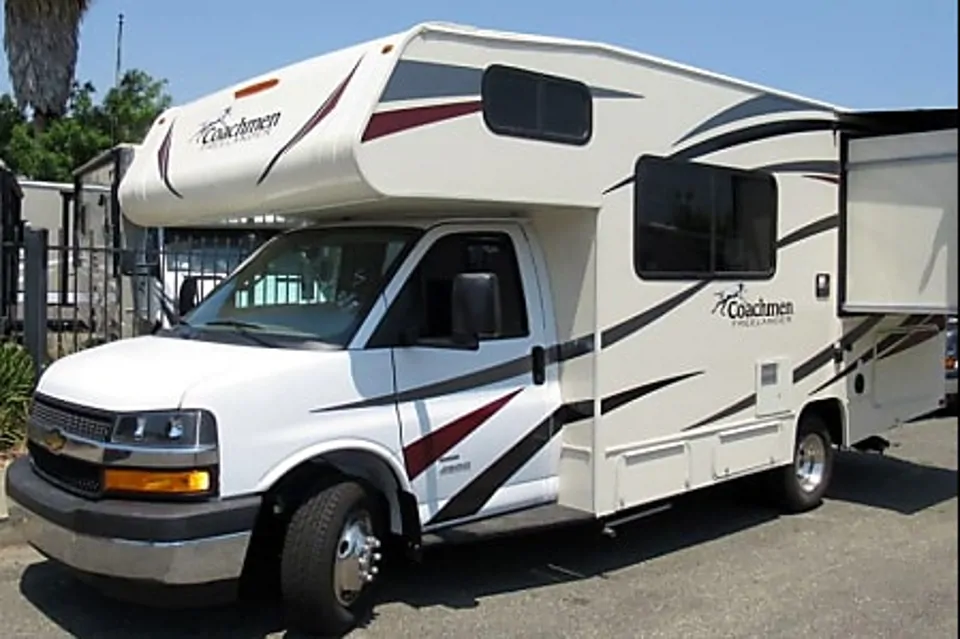 OFF THE GRID COACHMAN FREELANDER 21RS  à Tucson, Arizona