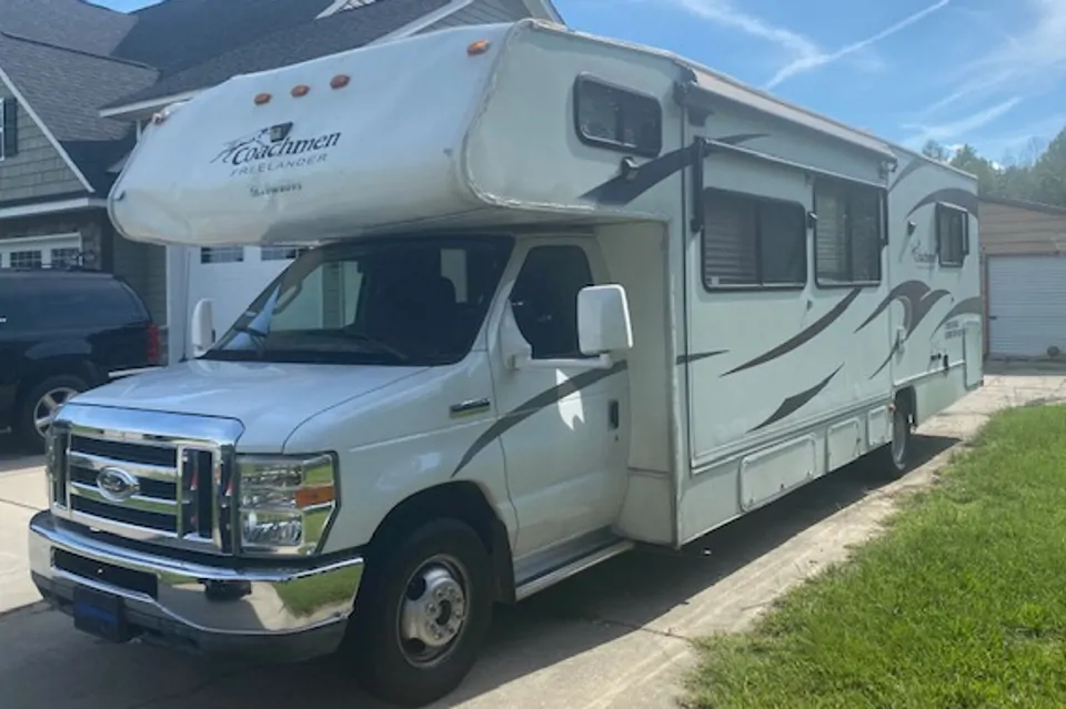 2011 Coachmen Freelander 