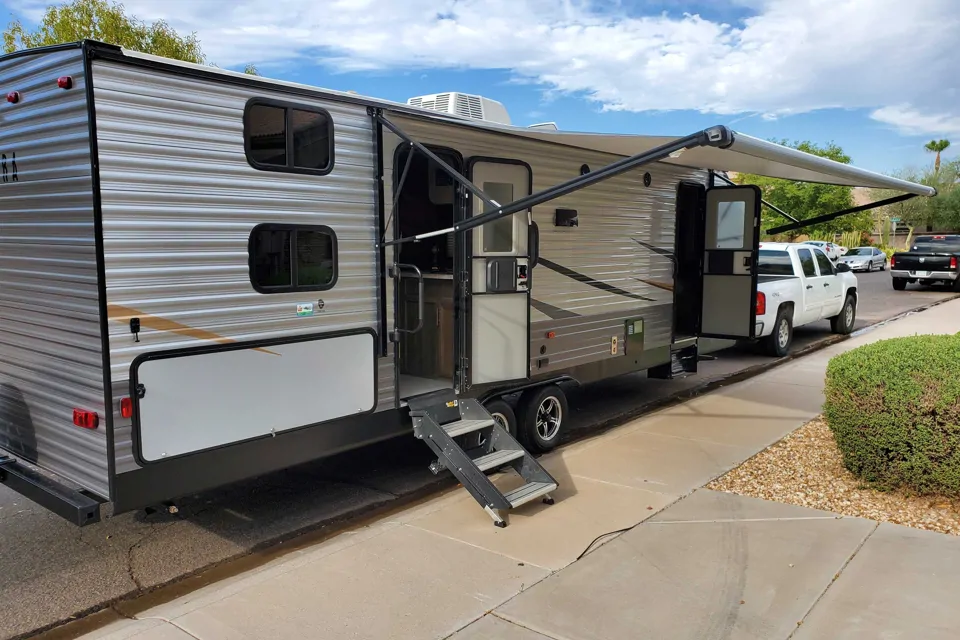 Lester's Forest River Aurora Travel Trailer à GILBERT, Arizona