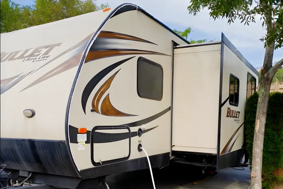 Keystone Bullet 28BHS Travel Trailer in Osoyoos, British Columbia