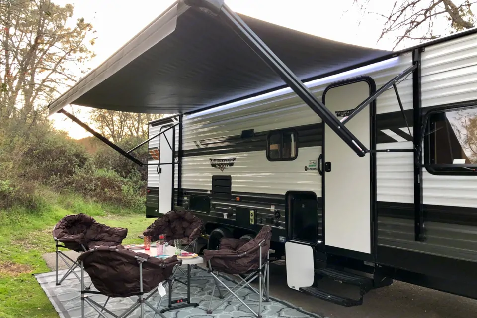 **Kid & Pet Friendly 1/2 Ton Towable 2021 Forest River Wildwood Bunkhouse Travel Trailer** à El-Dorado-Hills, California