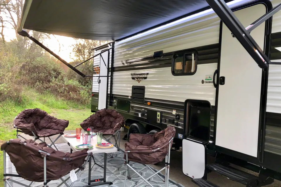 **Kid & Pet Friendly 1/2 Ton Towable 2021 Forest River Wildwood Bunkhouse Travel Trailer** à El-Dorado-Hills, California