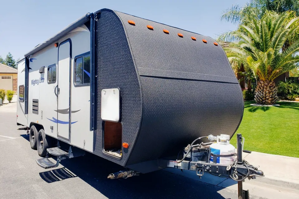 Joshua's Mighty lite 20bbs Travel Trailer in Bakersfield, California