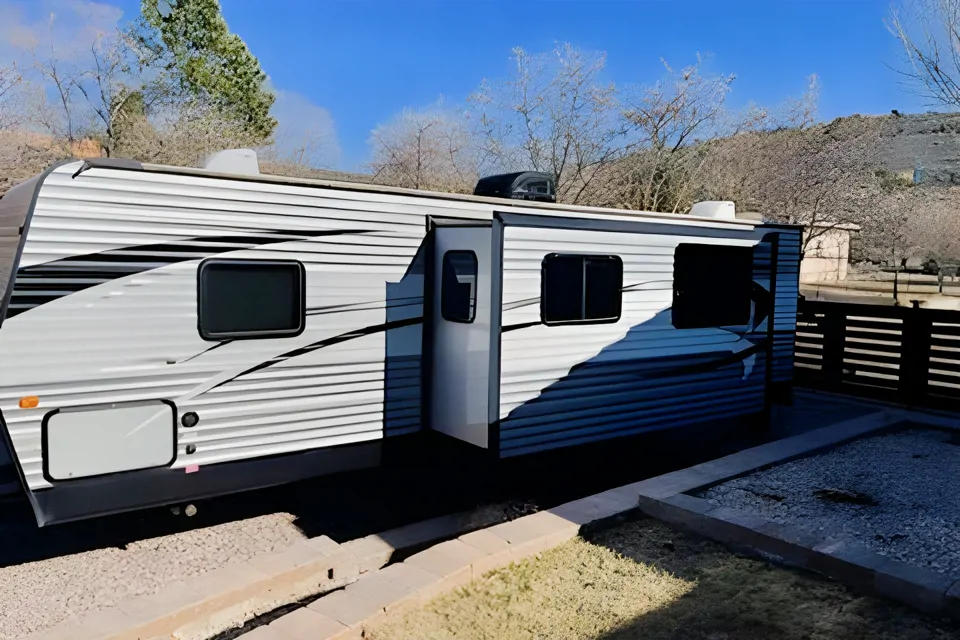 Family and Pet Friendly Travel Trailer-Sleeps 8-10 à St-George, Utah