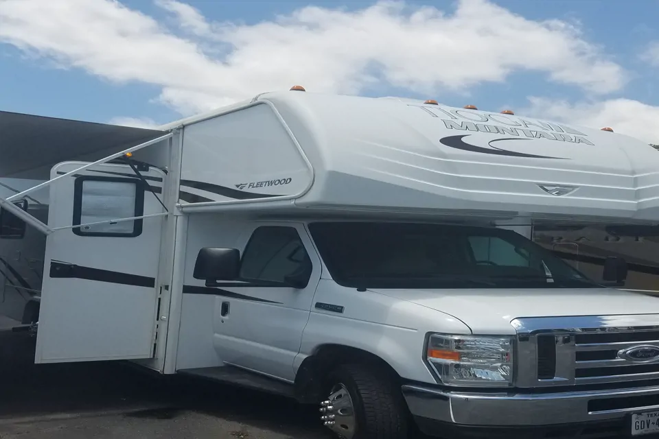 2014 Fleetwood Tioga Schedule a viewing! in SAN-ANTONIO, Texas