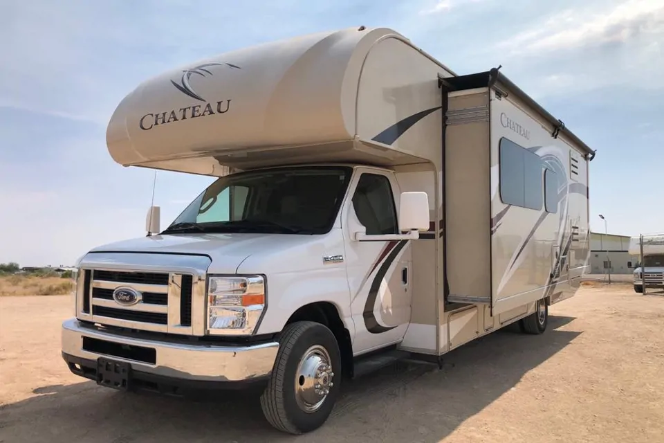 THOR Chateau 31Y w/ Slide-Out in El-Mirage, Arizona
