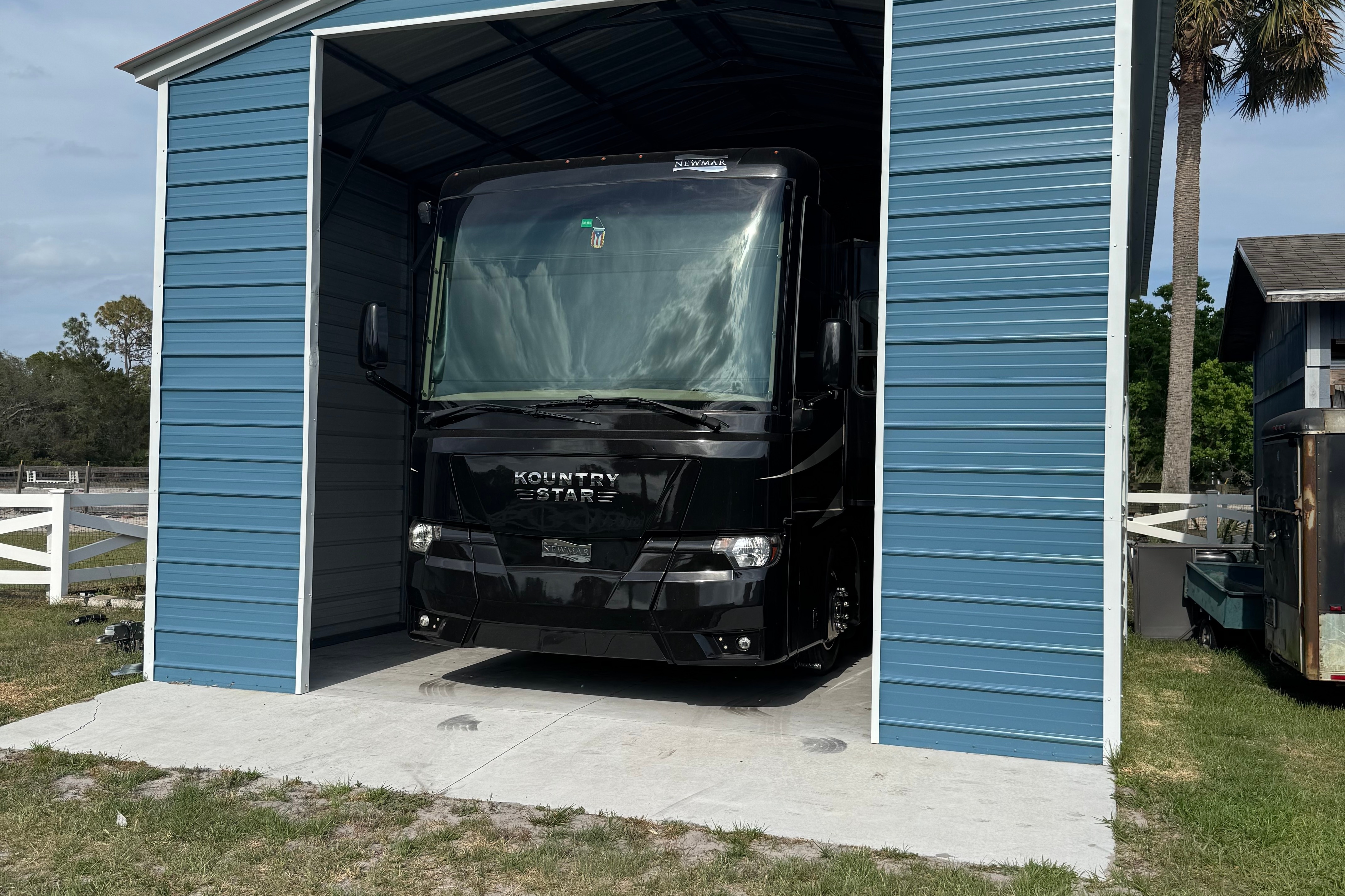 Alba's Newmar Kountry Star Class A