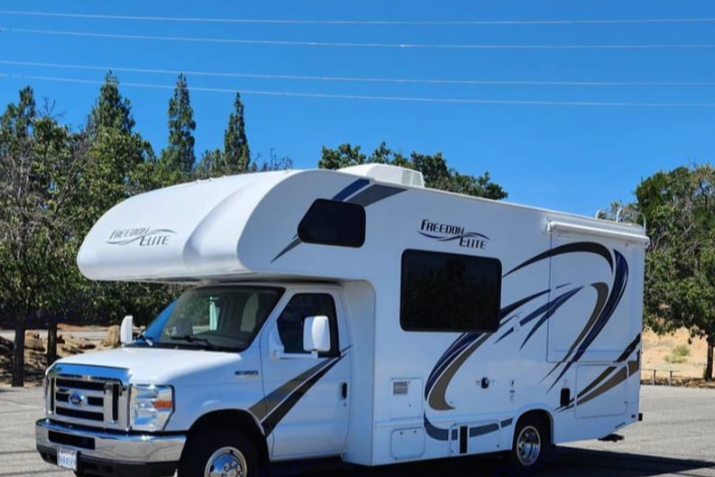 Gishore's Thor Motor Coach Thor Freedom Elite 22FE Class Class C