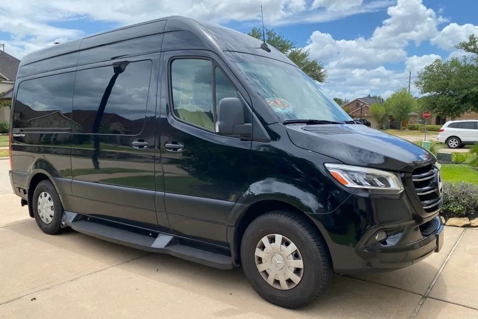 Mariann's Mercedes-Benz Ultimate Cruiser 144 Class B