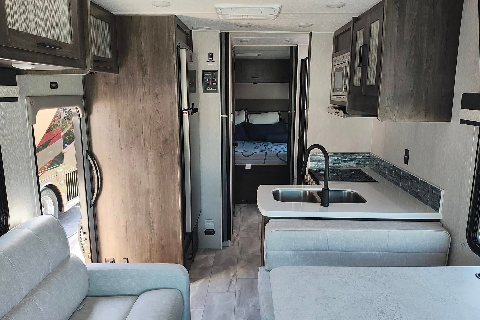 Marilyn's Coachmen pursuit Class A