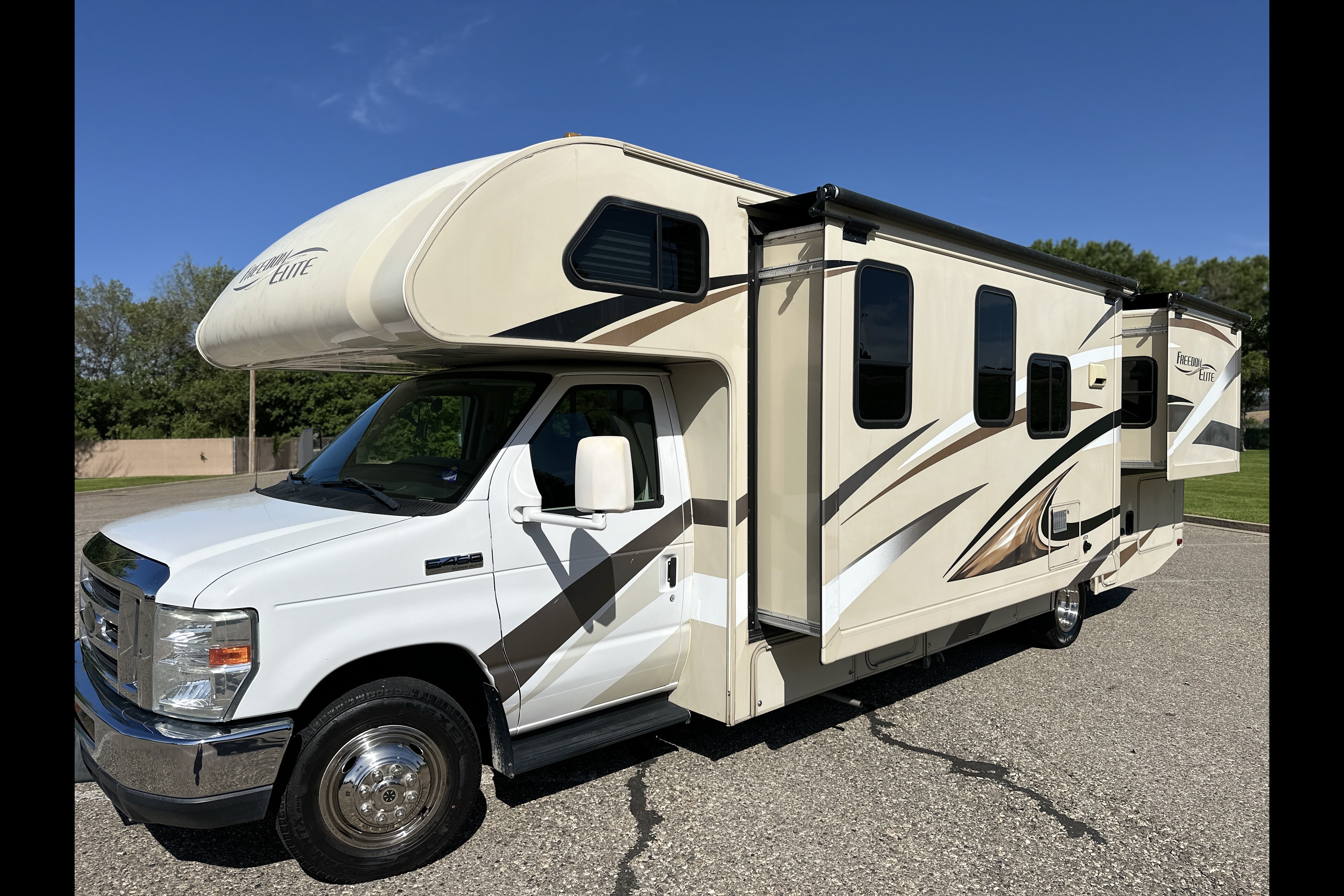 *New Listing* 2016 Thor Freedom Elite 29FE