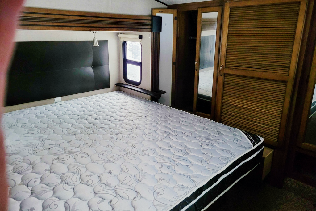 Rick 's Chapparal 336st Fifth Wheel