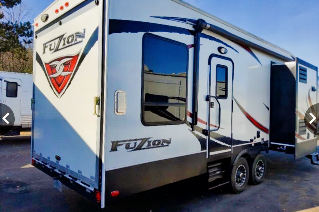 Timothy's Keystone Fusion 301 Toy Hauler