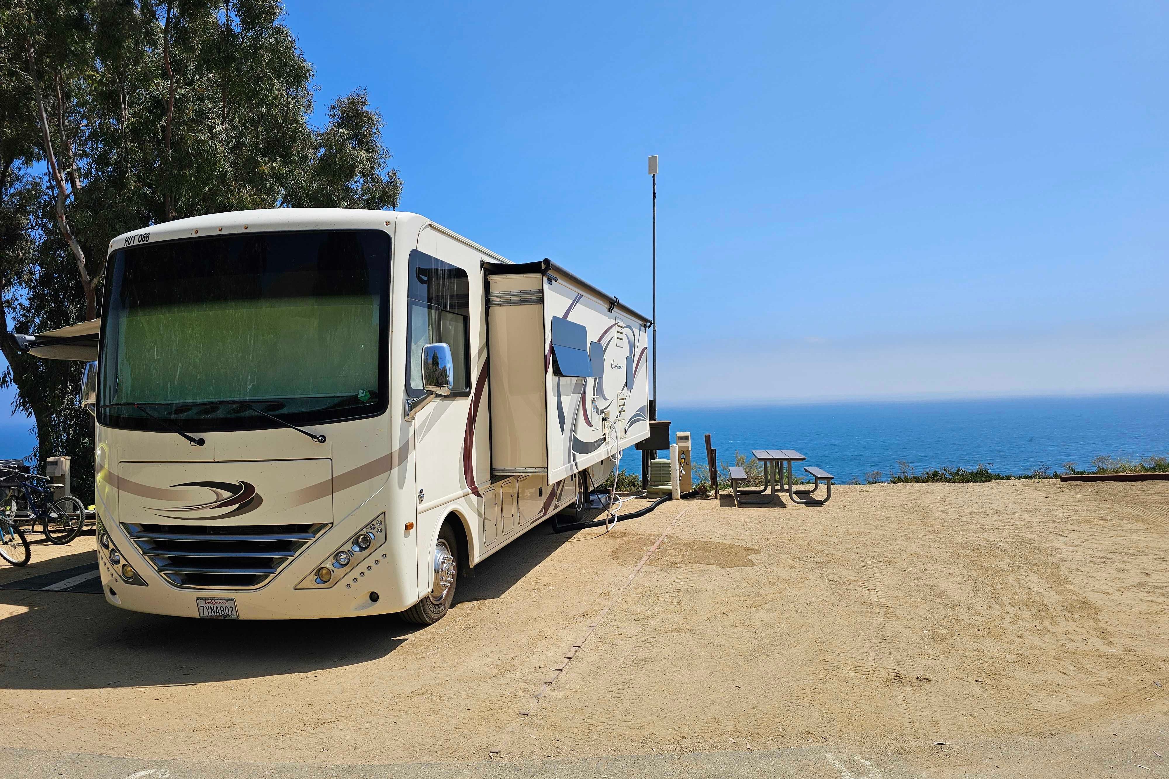 Class A Thor Hurricane - Sleeps 8 & Easy to Drive!