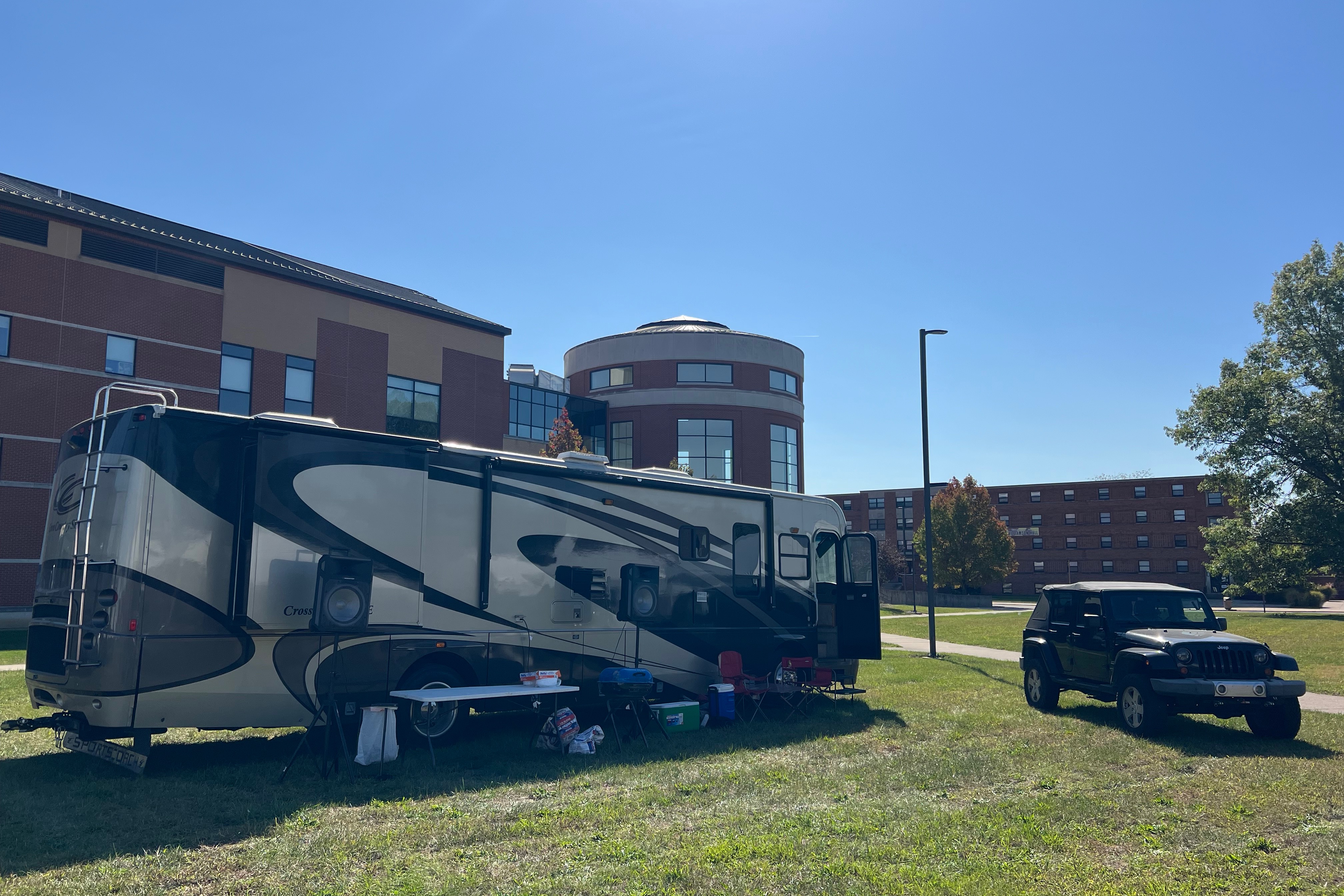 Adrian's Coachmen Cross Country 376DS Class A