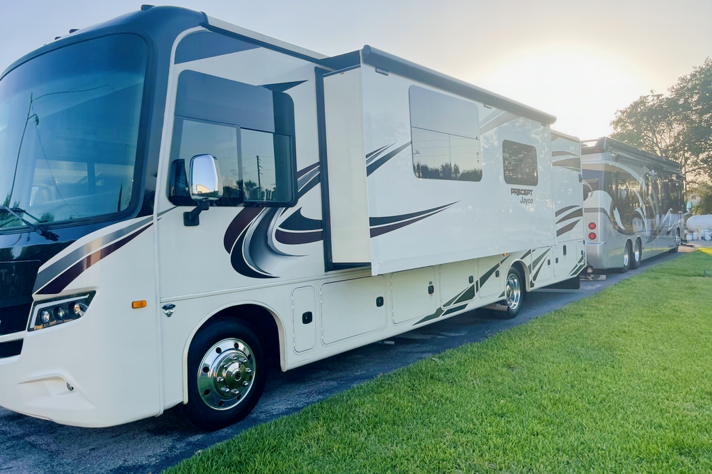✨Disney Enchanted Coach 36ft Jayco (Stationary only)✨