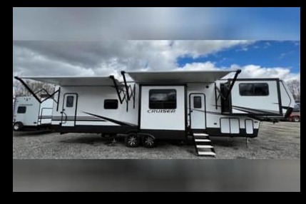 The Cruiser Casa: Luxury RV Rental for Adventures in Style! 🌟