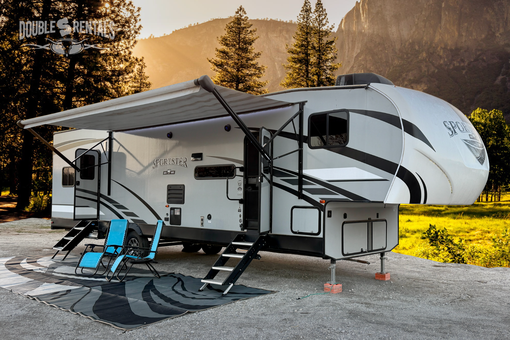 SPORTSTER Toy Hauler with 2 Queen Beds, U-Shaped Dinette & Sofa