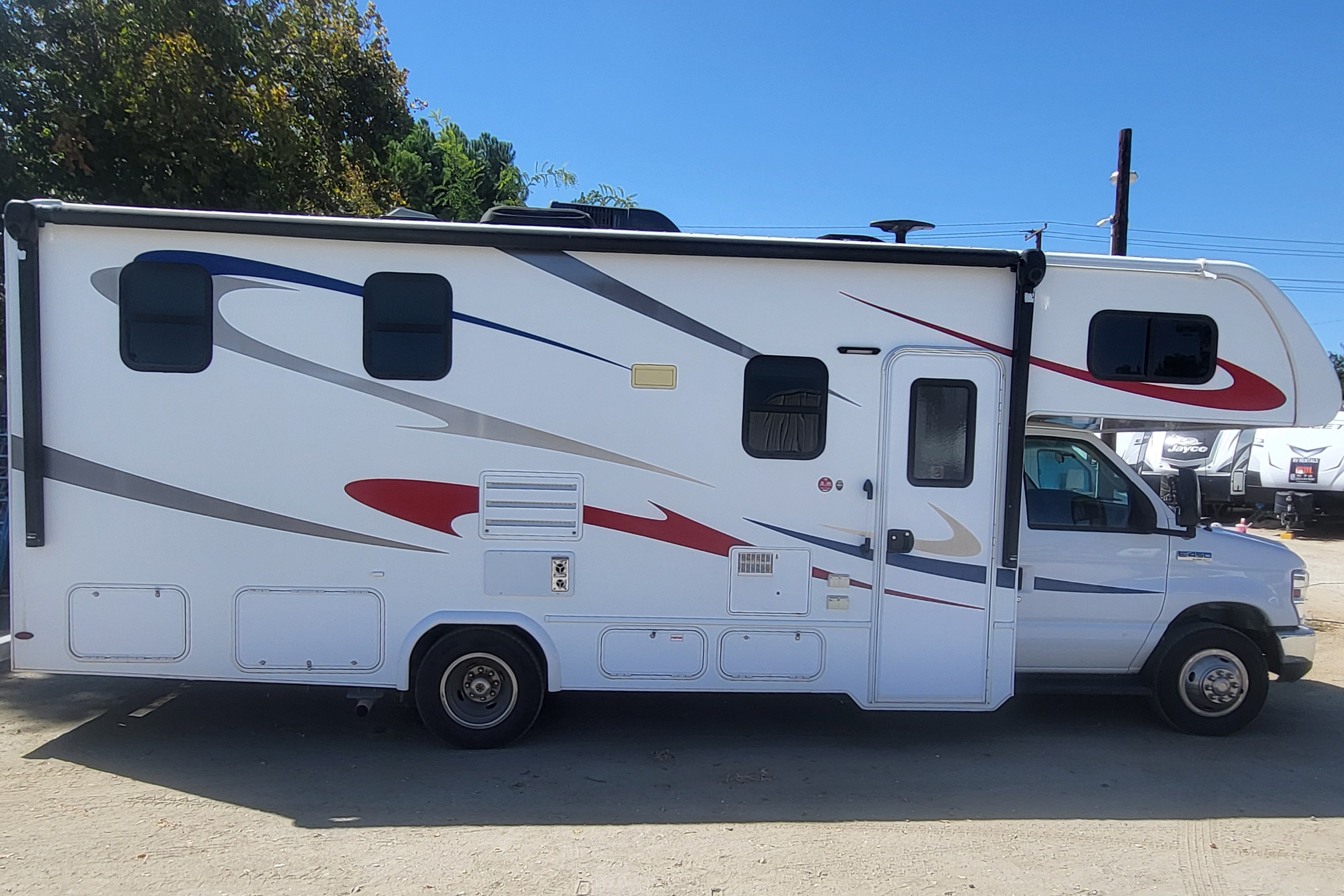 Rv Rentals Way of Life's Forester 2421MS CMF1