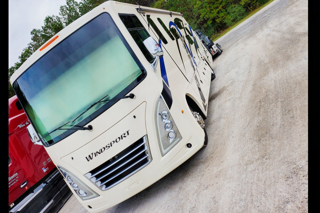 Ali's Thor Motor Coach windsport 34j Class A