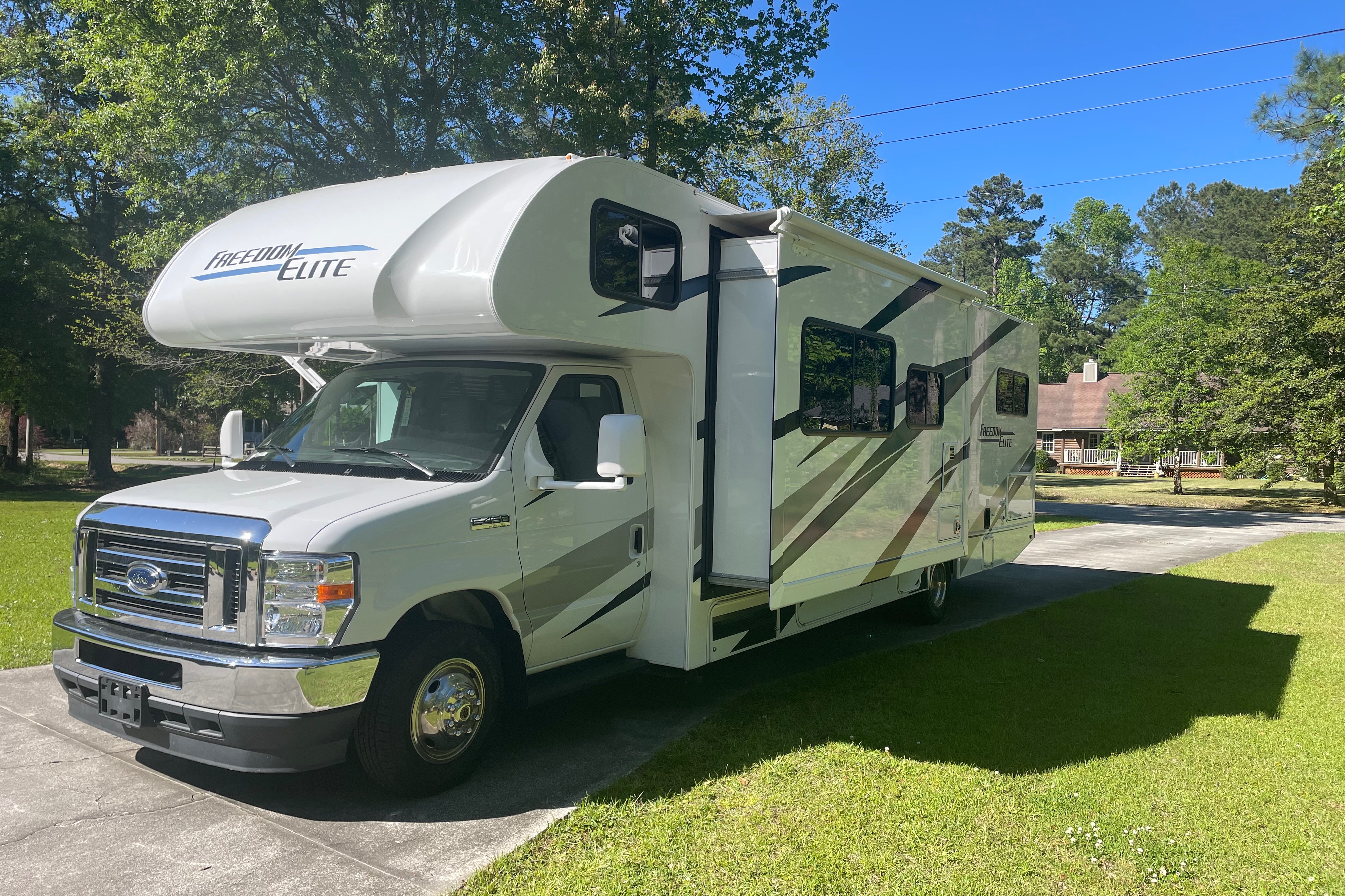 The Rosen”s  Thor Motor Coach Freedom Elite Class C