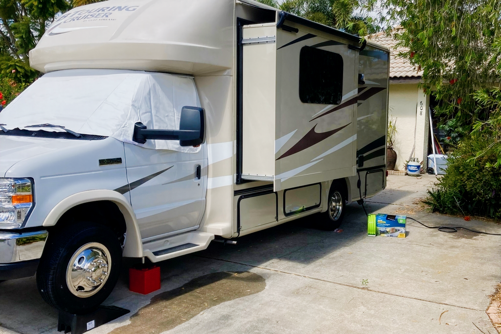 Marc's Gulf Stream B Touring Cruiser Class C