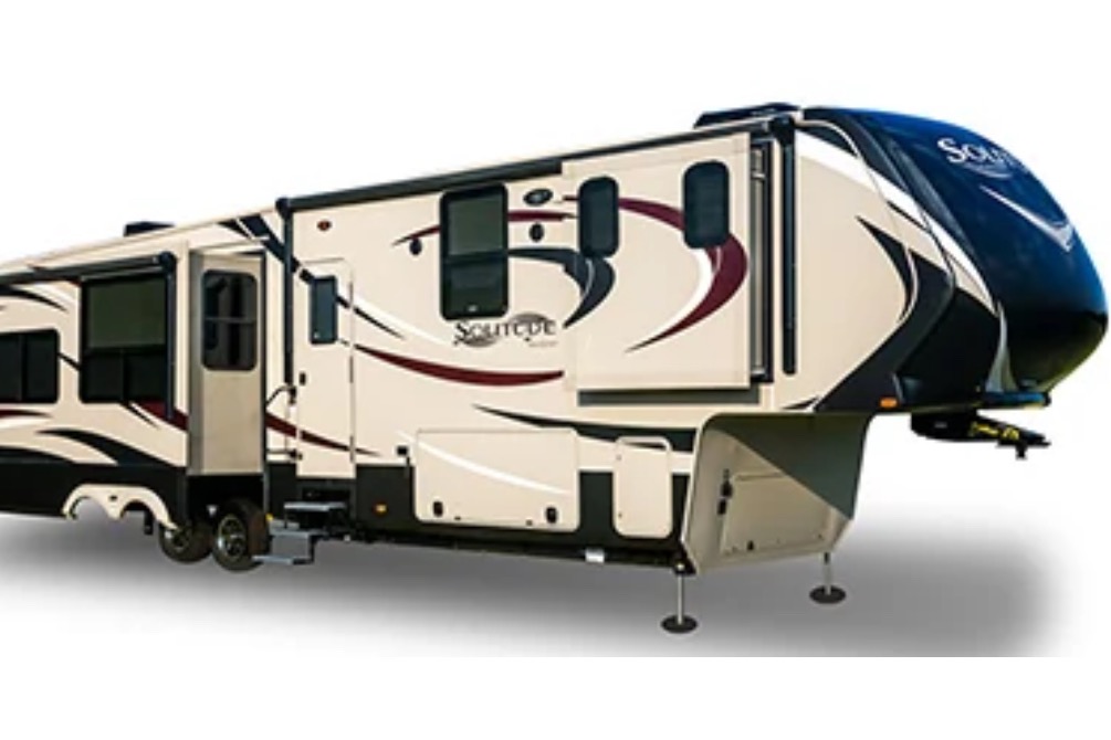 Luxurious 43’ Spacious 5th Wheel