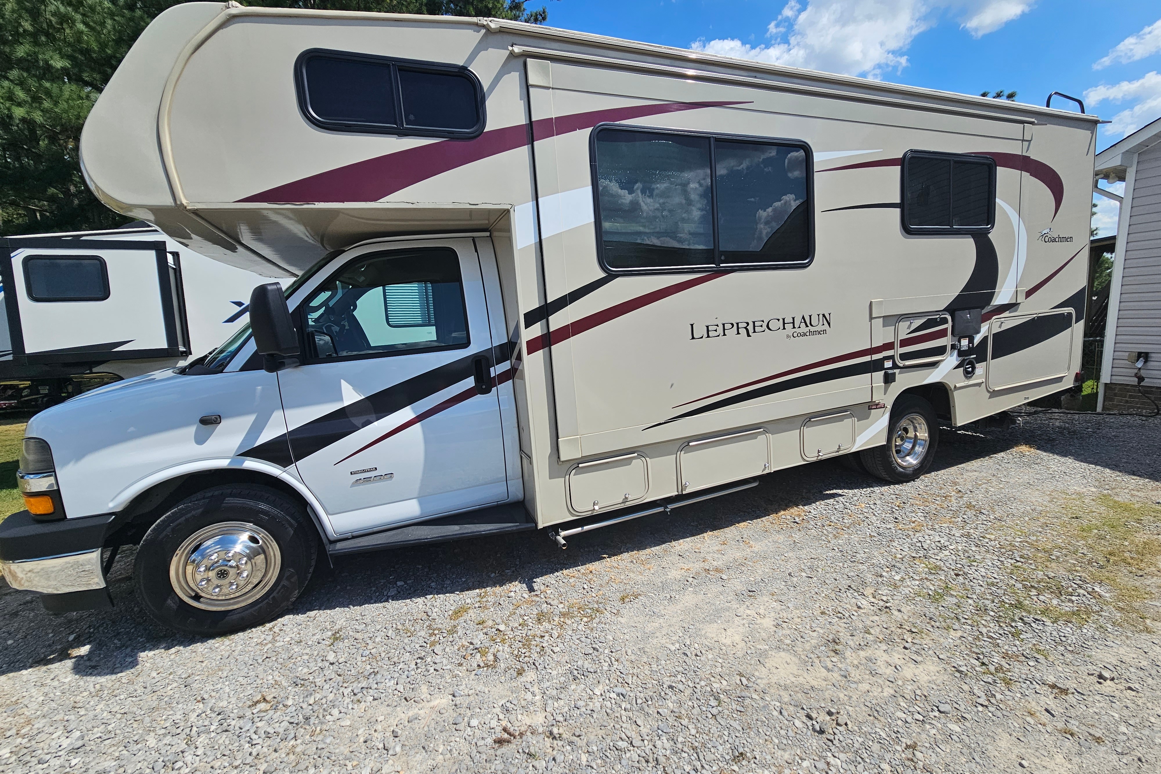 ron 's Coachmen leprachan Class C