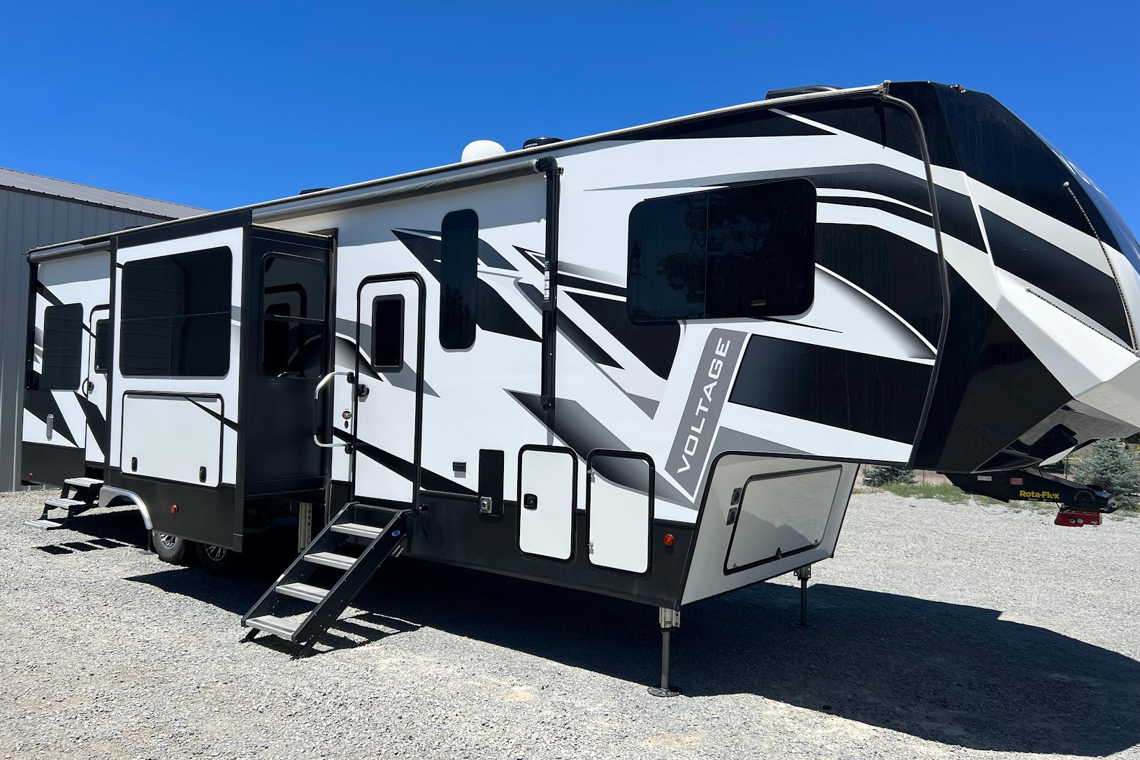 Luxurious 2020 Dutchmen 3635 Toy Hauler